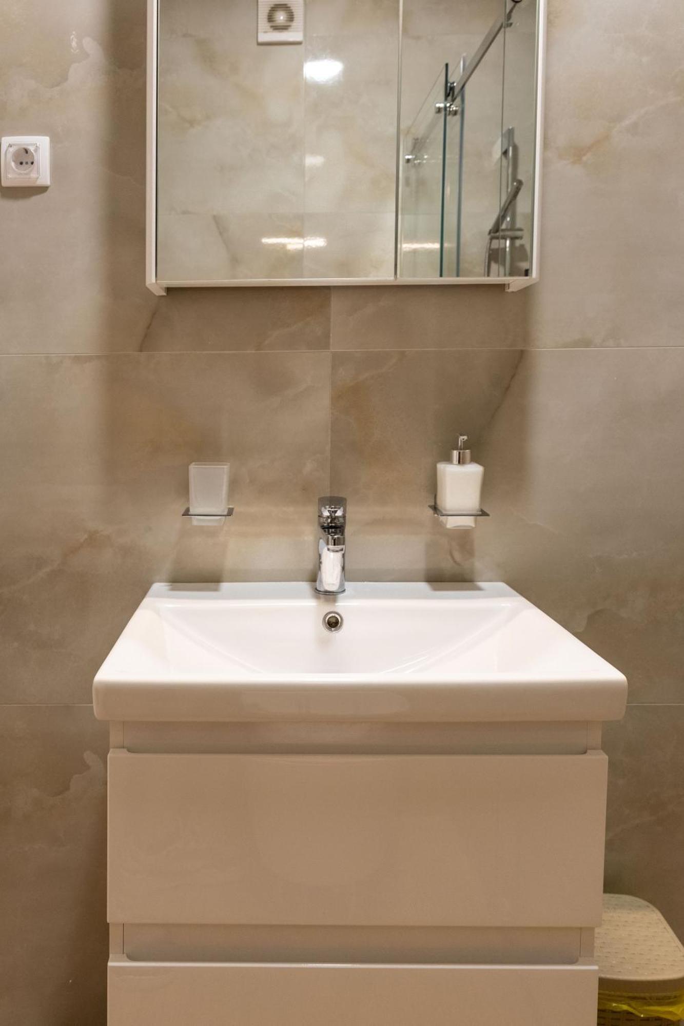 Drobac Apartman บันยาลูกา ภายนอก รูปภาพ